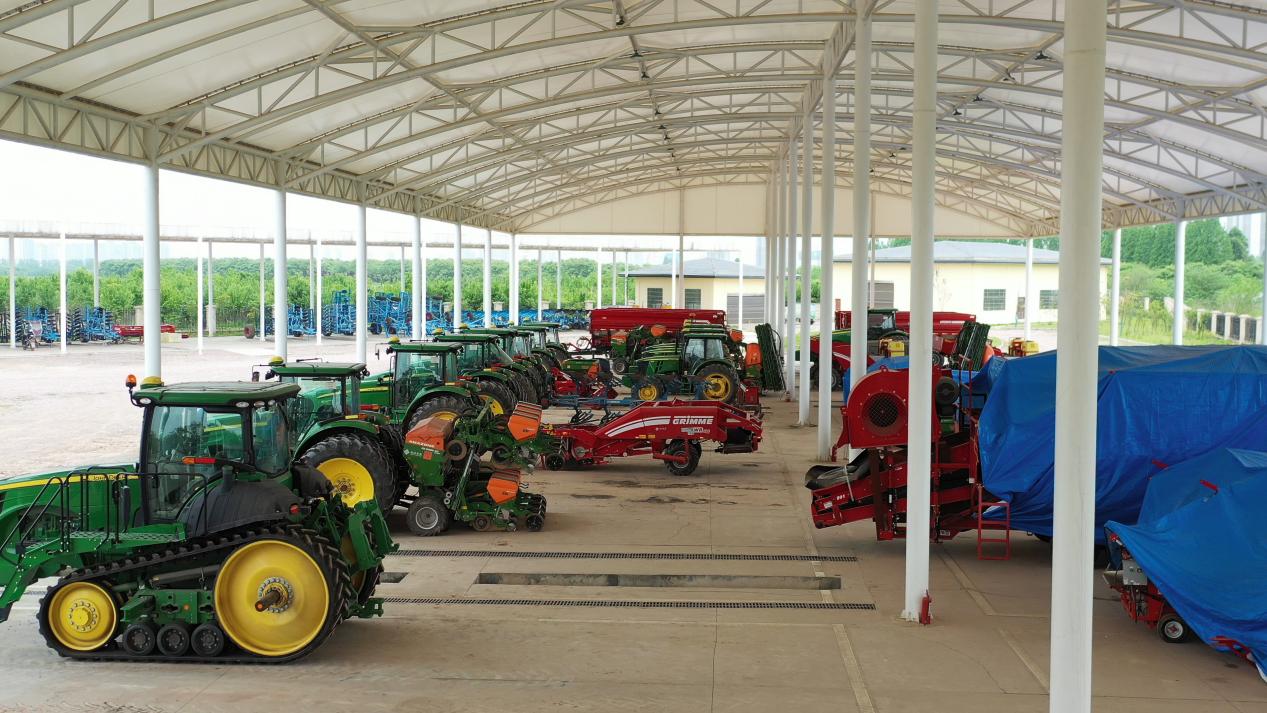 首次下田展演！湖北省首届新型农机装备田间展引领农业机械化新风尚