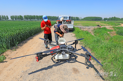 唐山滦南 无人机麦田作业忙，农业机械服务谱新篇